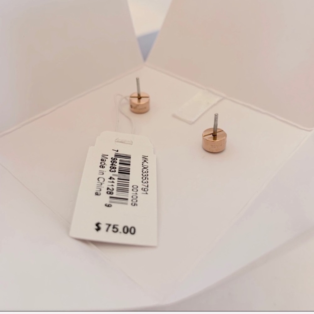 NWT authentic MK rose gold tone logo stud earrings - Picture 5 of 6